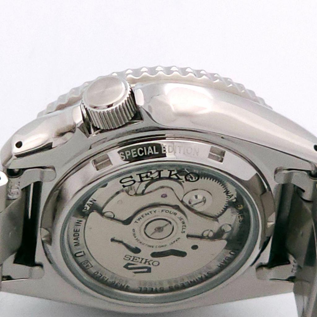 Used Good condition SEIKO Seiko Five Sports 4R36-15E0 Automatic working condition Gray Grand Prix bezel Box. Links included