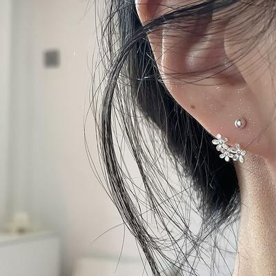 Orecchini minimalisti a forma di piccolo fiore in argento lucido per donna, moda, squisiti, compatti, a lobo a forma di U, per uso quotidiano, regali