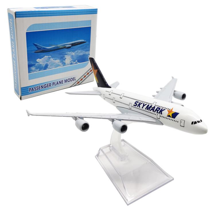 16CM Alloy British 777 Passenger Jet Model - Plum Blossom Collectible