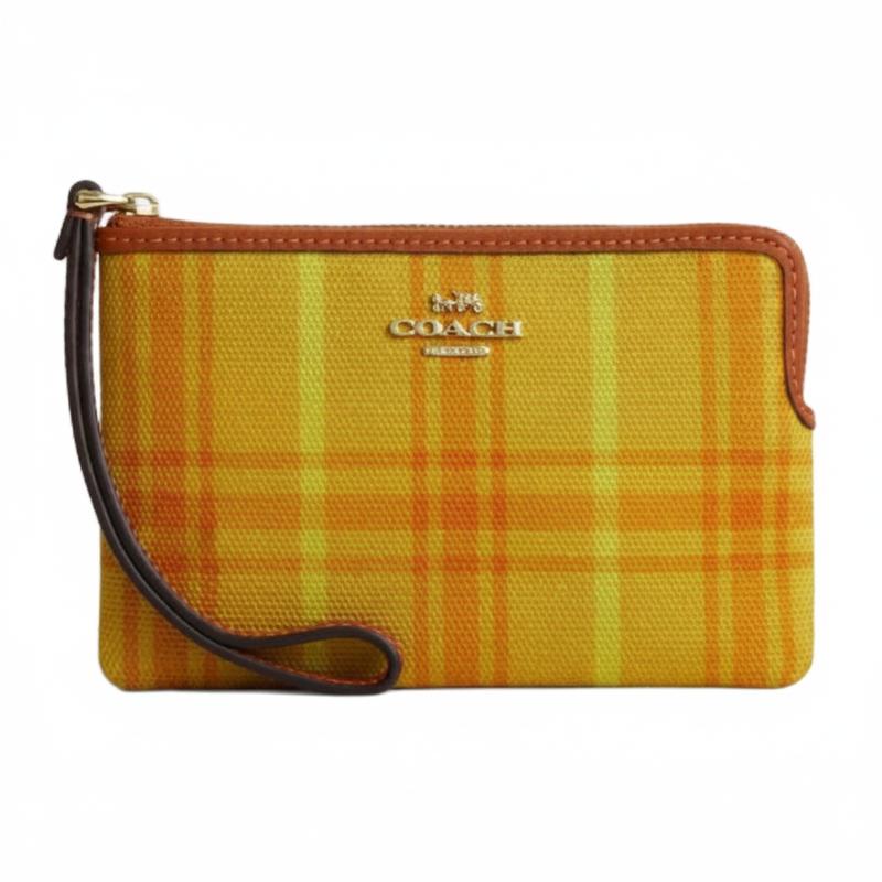 COACH 16 Check Print Metal Logo Fabric Clutch Small Women s Polished Amber золотой