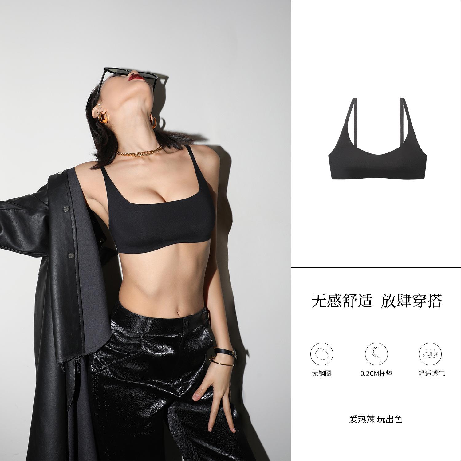 

Sports seamless gathering Xiandawen suit low square collar beautiful back French autumn and winter S 32/70AB