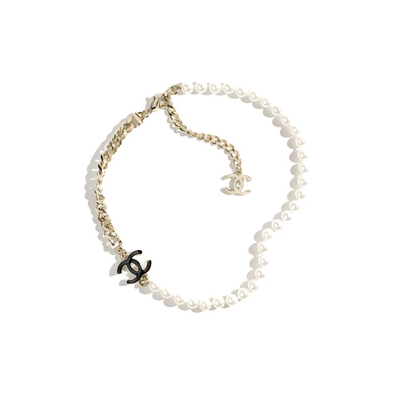 

CHANEL [24P Spring and Summer] Double C Double C chain decoration metal artificial pearl necklace women s off-white білий