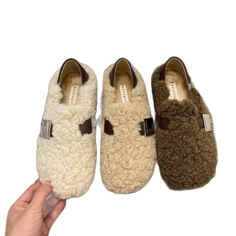 One pedal of fluffy shoes for women to wear outside, winter 2025 flat-bottomed warm lamb wool beanie shoes cotton shoes for women to wear outside