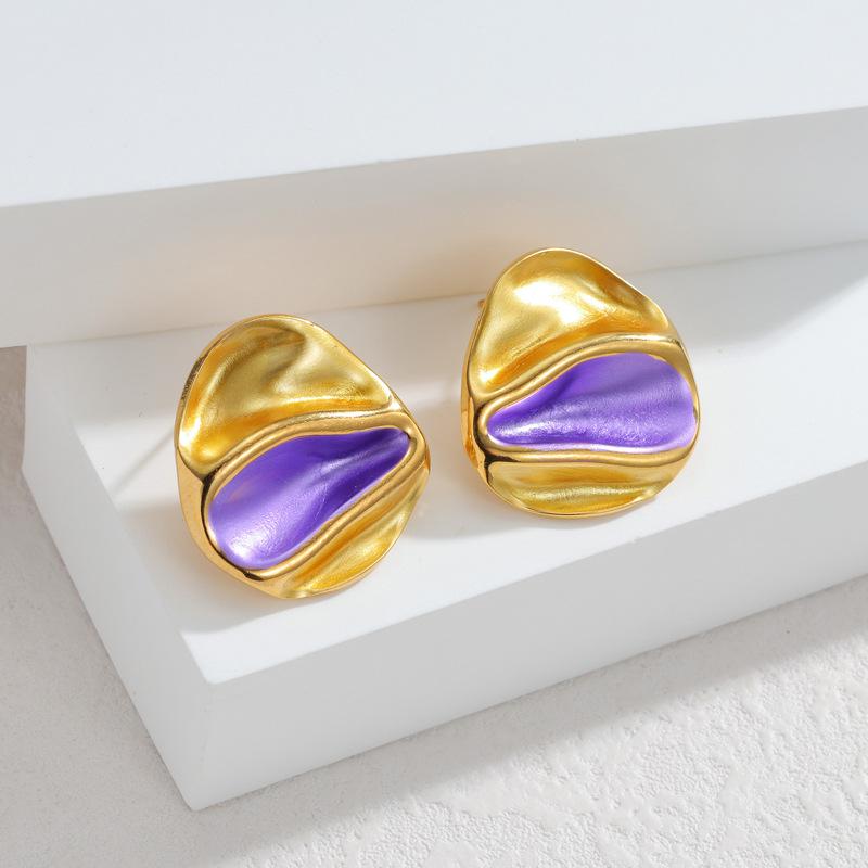 Ins Stainless Steel Irregular Pleated Contrast Color Stud Earrings for Women - Niche Design, Simple Commuting Accessory for Autumn and Winter.