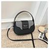 Damska minimalistyczna torebka crossbody w bloki kolorów - wszechstronna, szykowna i modna torebka na ramię
