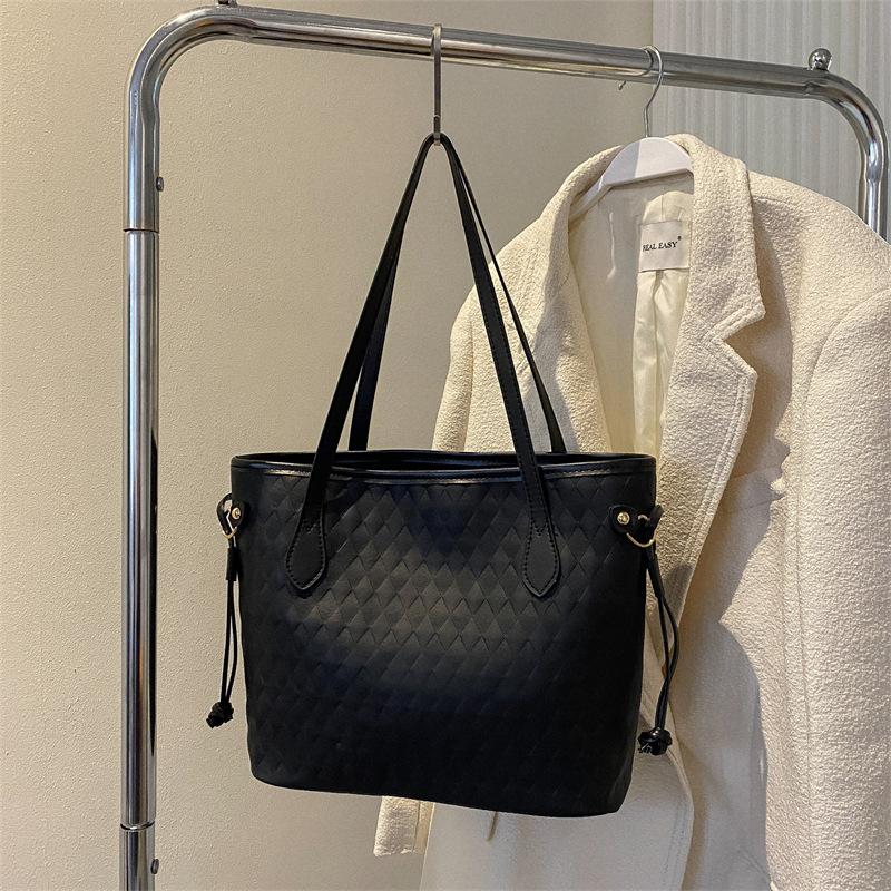 

Женская сумка большой вместимости 2025 новая маленькая квадратная сумка через плечо для поездок на работу, модная портативная сумка-тоут с ромбовидным узором