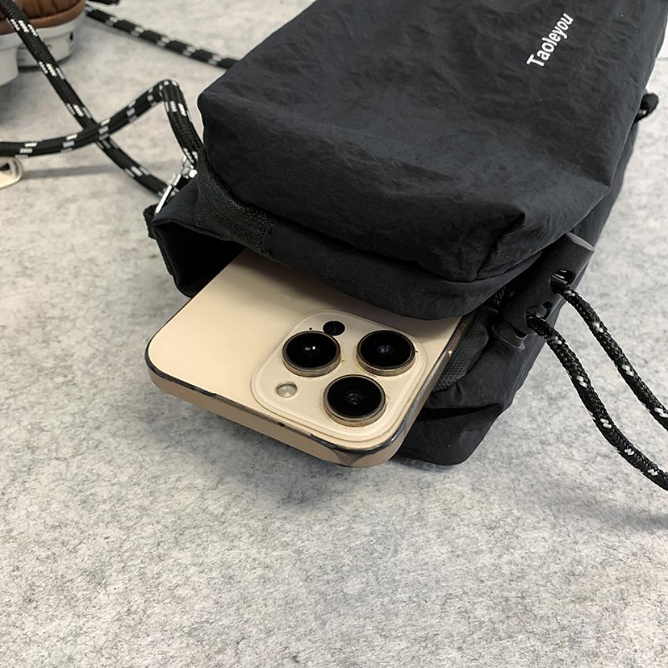 Unisex sportovní taška přes rameno Velkokapacitní taška přes rameno pro muže ženy, Odolný nylonový turistický cestovní batoh