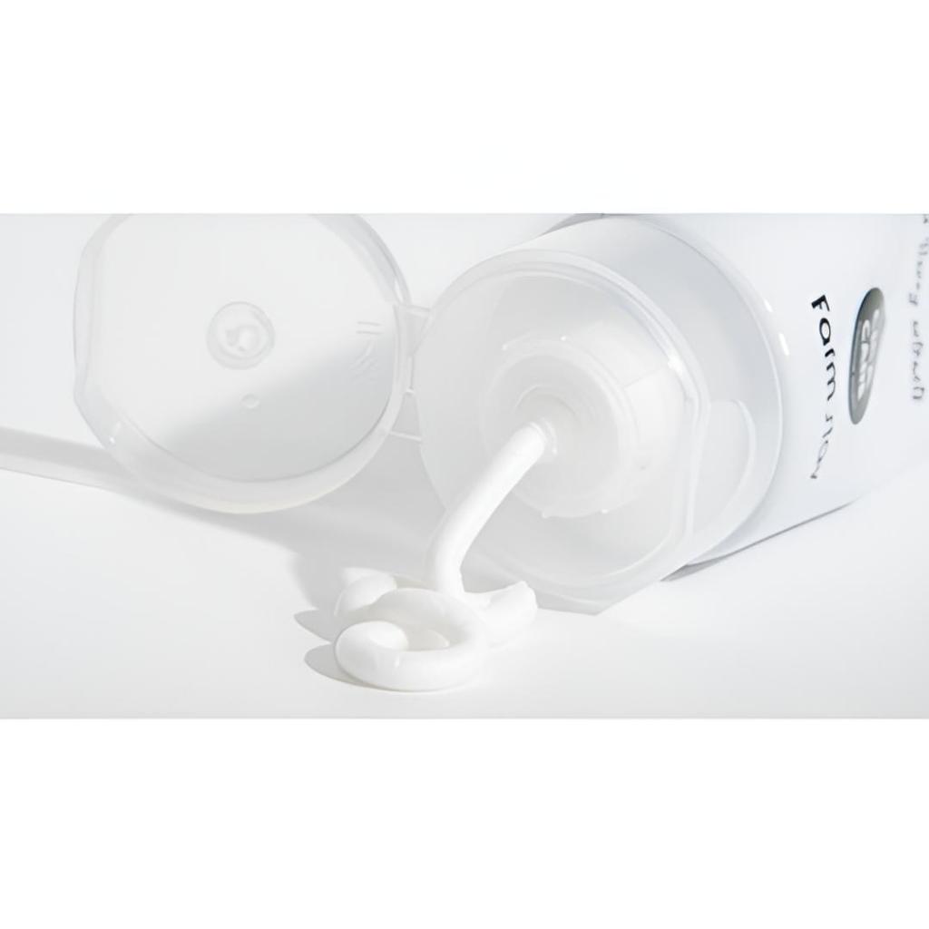 Farmstay Cica Farm Nature Solution Pianka oczyszczająca 180ml