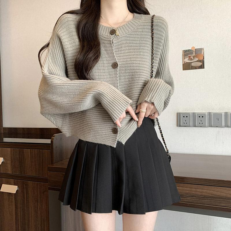 Bat Sleeve Knitted Cardigan for Women In Autumn Paired with Korean Style One Neck Loose Sweater and Short Jacket