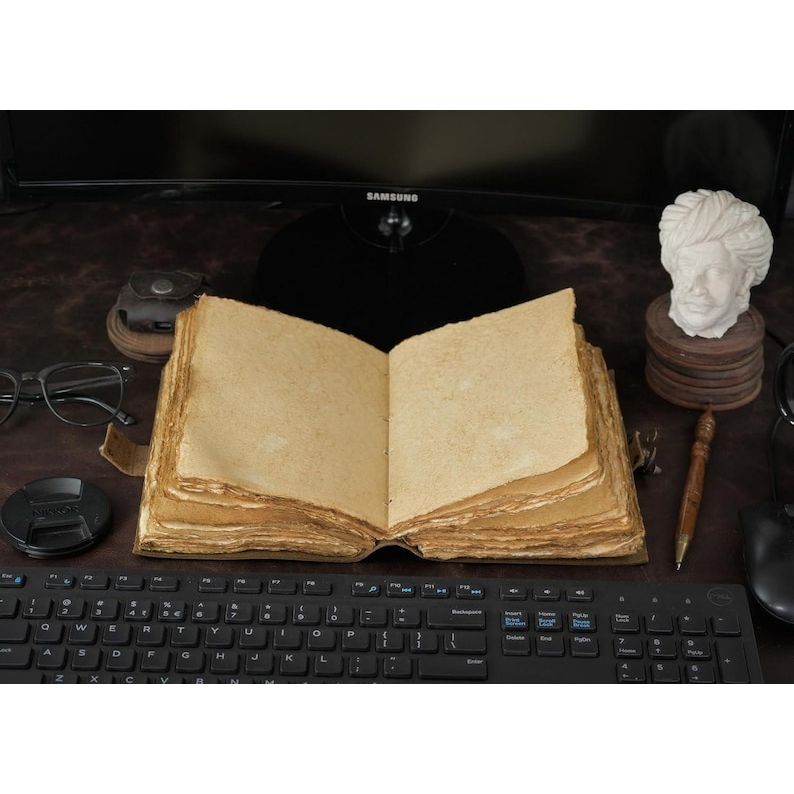 Vintage skórzany dziennik: Pusty Księga Cieni z Papierem Krawędziowym