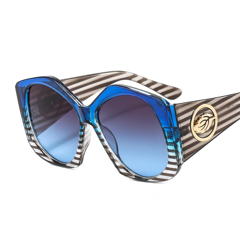 

Latest Oversized Square Sunglasses For for Women Classic Vintage Designer Style Eyewear Sun Eyeglasses Men Shades Male Female UV400 Gafas Oculos as picture