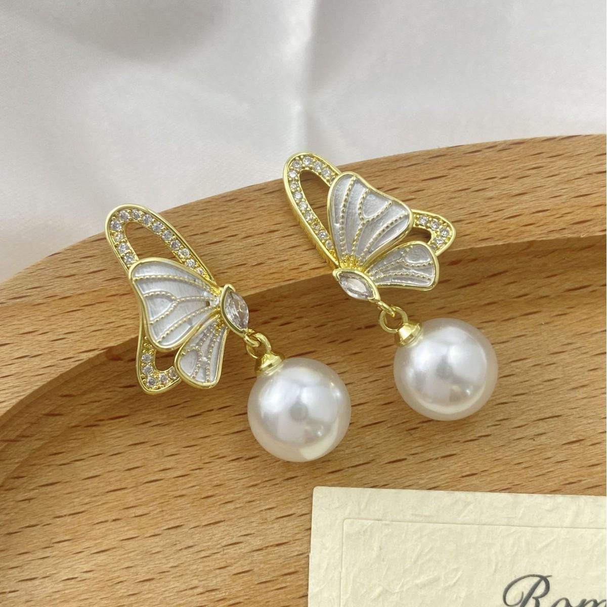 Elegant French White Butterfly Wing Pearl Earrings for Women – Exquisite High-End Studs