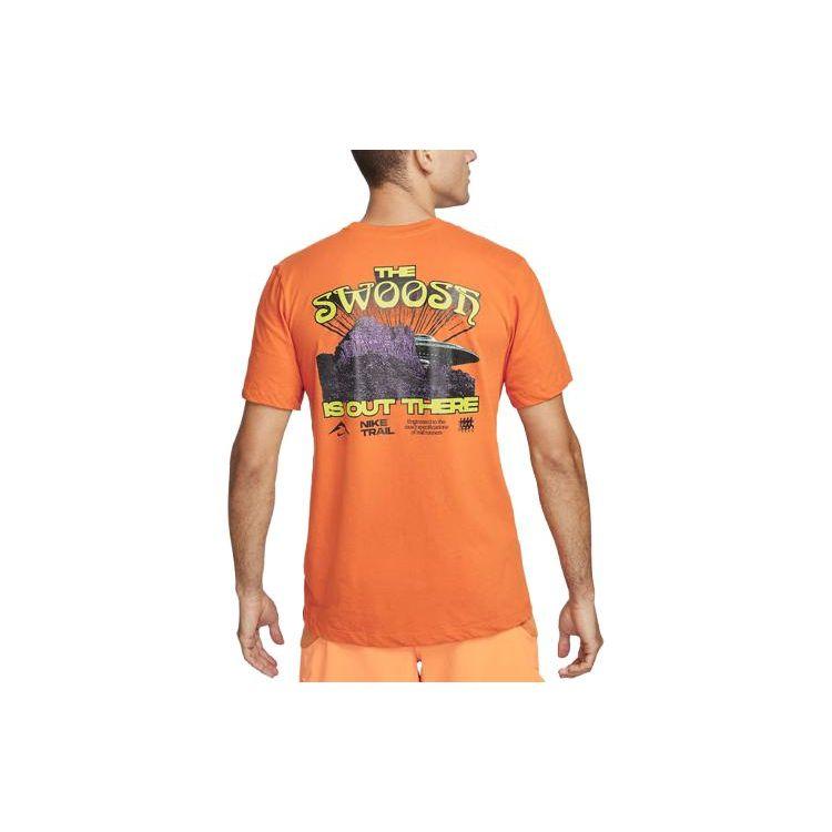 Nike T-shirt Sportiva a Maniche Corte con Stampa a Lettere Dri-FIT da Uomo Arancione FN0825-893