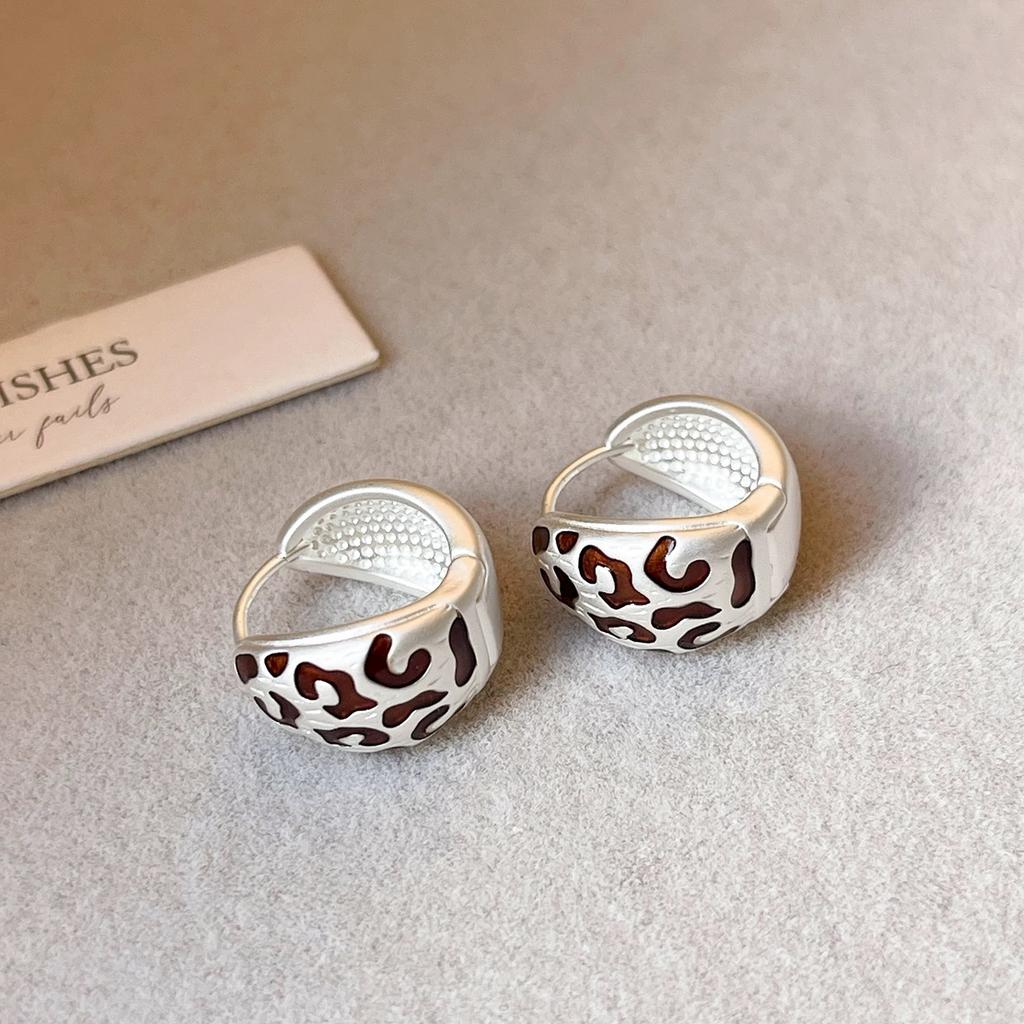 French retro autumn and winter geometric leopard print earrings stud earrings personalized earrings design sense niche