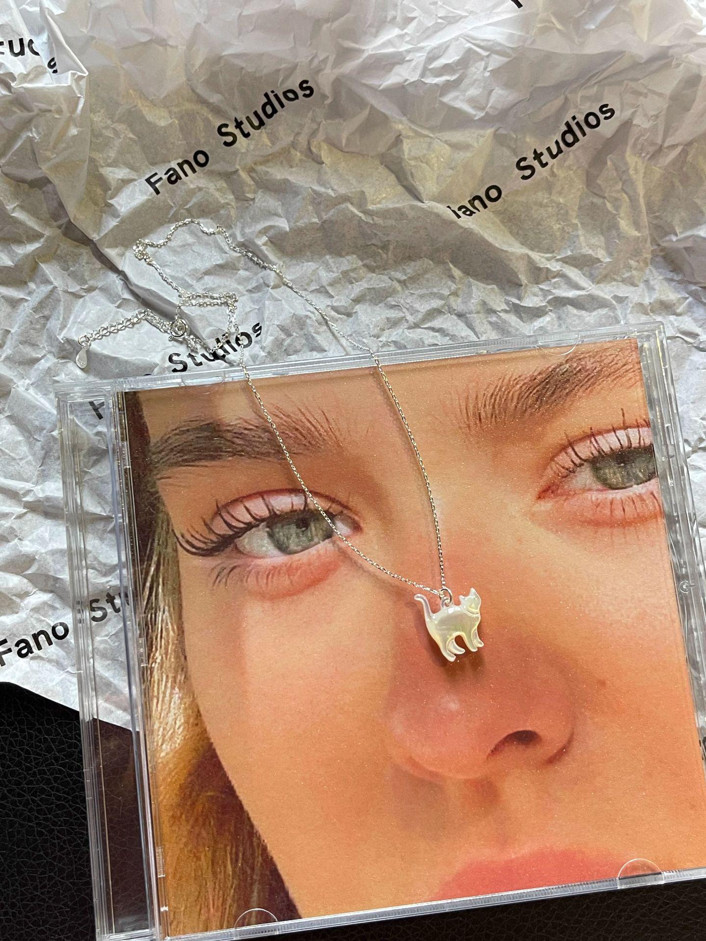 

Колье из белого кошачьего глаза, перламутра, серебристого жемчуга - Нишевая многослойная цепочка для ключицы