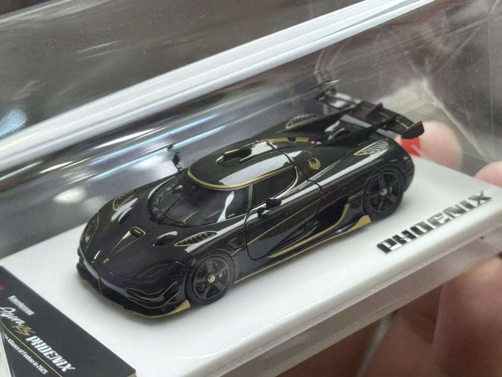 

1:64, Golden Phoenix, resin static miniature simulation car collectible toy model, adult collectible decorative item.