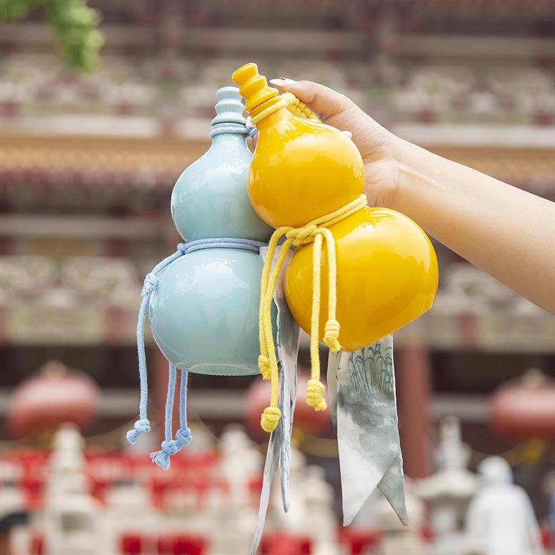 Creative Celebrity-Infused Gourd Glass Bottle for Liquor, Milk Tea, or Fruit Tea with Lid - Perfect Small Gift
