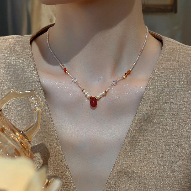 Glass Beaded Zircon Resin Pendant Pearl Necklace Retro Premium Temperament Clavicle Chain Fashion Light Luxury Necklace