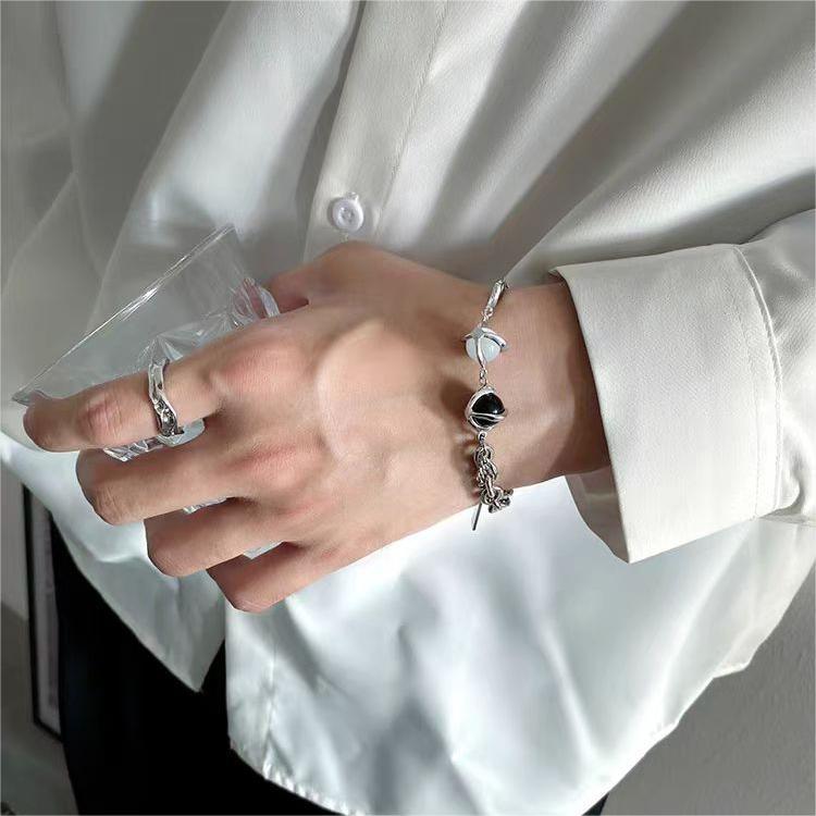 Originelles Nischen-Vielseitigkeitsdesign Katzenaugenstein Schwarz-Weiß Armband für Männer und Frauen, Leichter Luxus High-End Gefühl, Nicht anlaufender Titanstahl