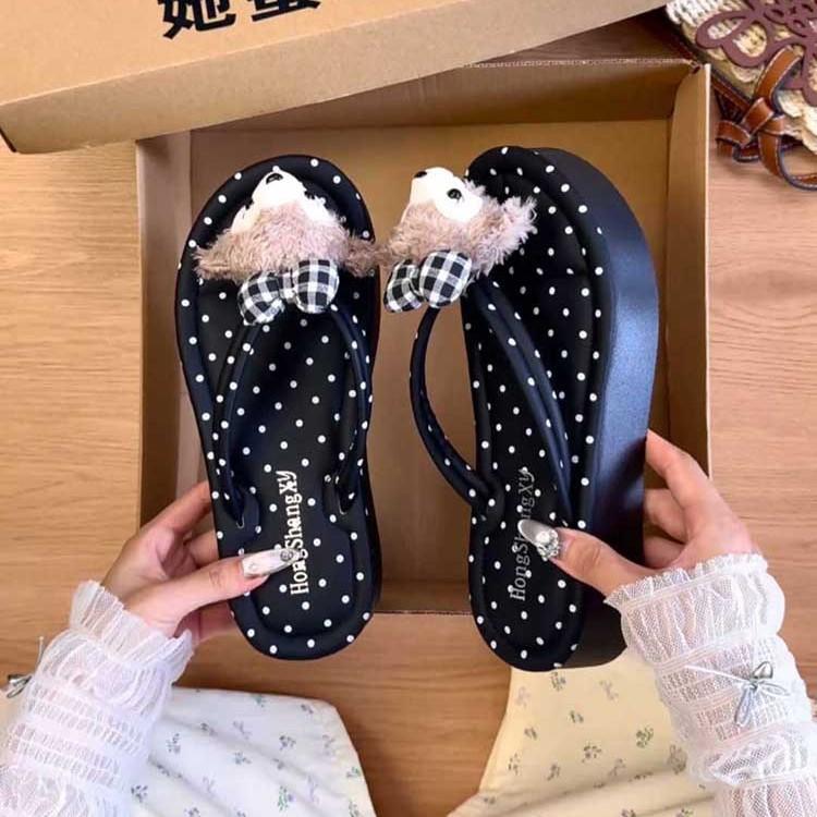Cute cartoon flip-flops women's summer wear 2025 new fashionable versatile non-slip slope and beach pinch sandals