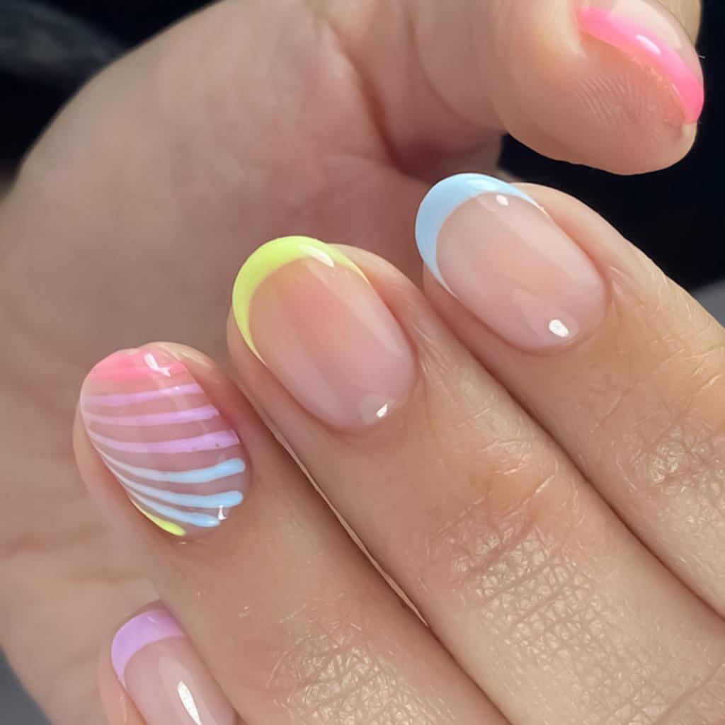 24 SZT. Francuskie Nude Krótkie Paznokcie na Klej Narzędzie do Manicure Noszone Pełne Pokrycie Końcówki Paznokci Akrylowe Końcówki Paznokci Noszone Sztuczne Paznokcie