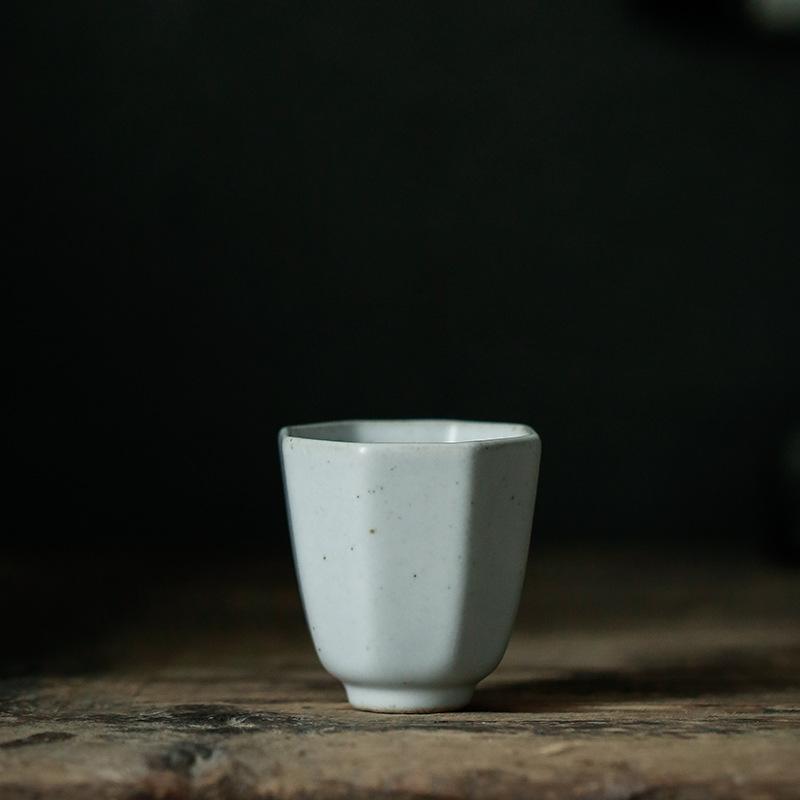 

Ceramic tea set, small teacup master cup, single cup tea tasting cup, coarse pottery cup, single retro fragrant cup. 200ml