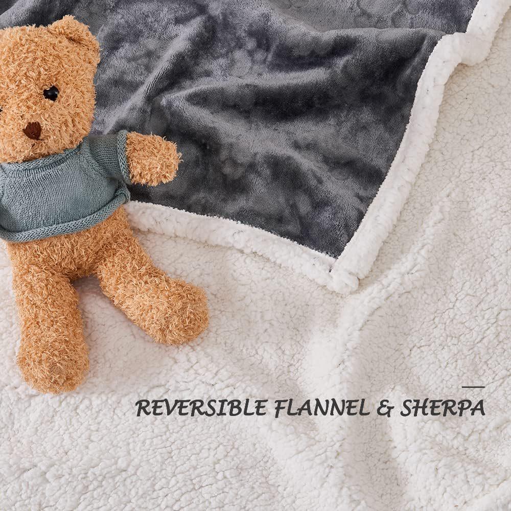 Pet Waterproof Sherpa Blanket - Paw Print Design, All-Season Warmth