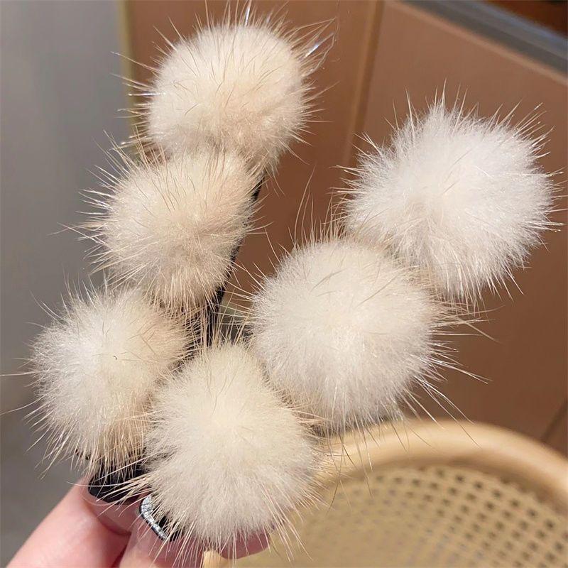 Grasp and Clip Hairy Ball Temperament Braided Hair Clip with Double Layered Bangs on The Side, Clip Clip Decorated with Hemp