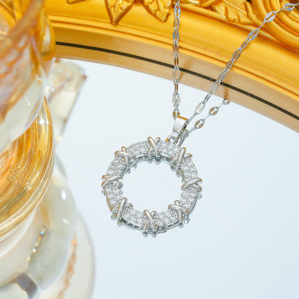 

Fully Diamond Donut Jewelry New Niche Light Luxury Temperament Necklace
