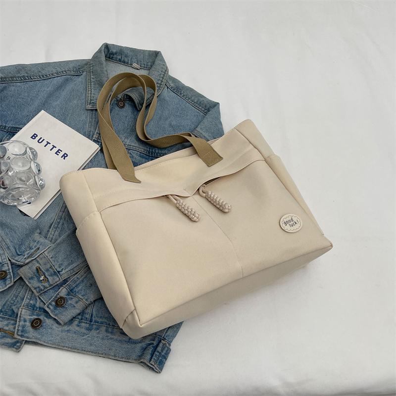 Axelväska med stor kapacitet Kvinnlig resväska Lätt handväska för kvinnor