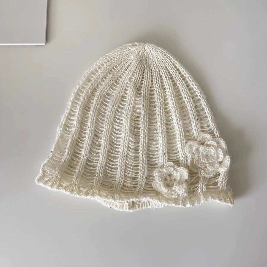 

Корейская 3D Цветочная Ажурная Розовая Вязаная Шапка для Женщин на Весну и Лето Нишевая Подчеркивающая Лицо Маленькая Голова Шерстяная Шапка one size бежевый