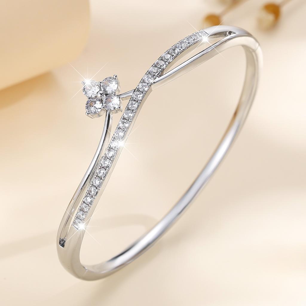Fashionable Four-leaf Flower Fashion Light Luxury High-end Zirconium Versatile Niche Women's Bracelet Bracelet