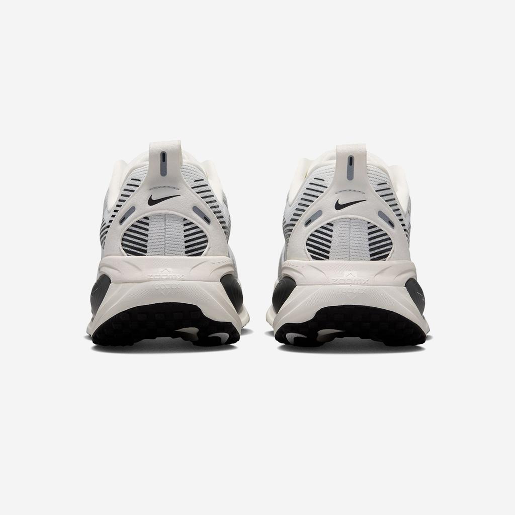 Nike Vomero 18 ESS [IO9915-101]
