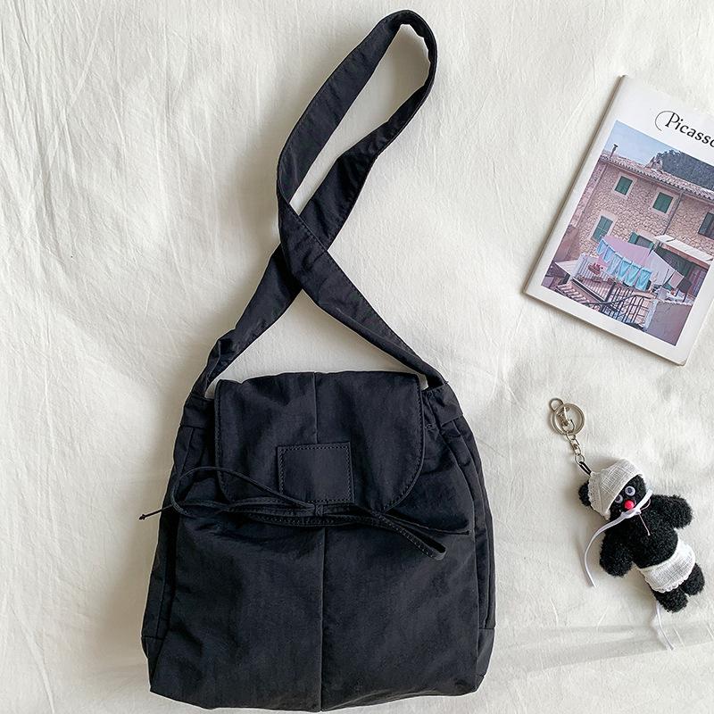 

Japanese Versatile Nylon Crossbody Bag with Straps, Niche Design, Women s Bag, Casual and Simple Artistic Student Shoulder Bag чёрный
