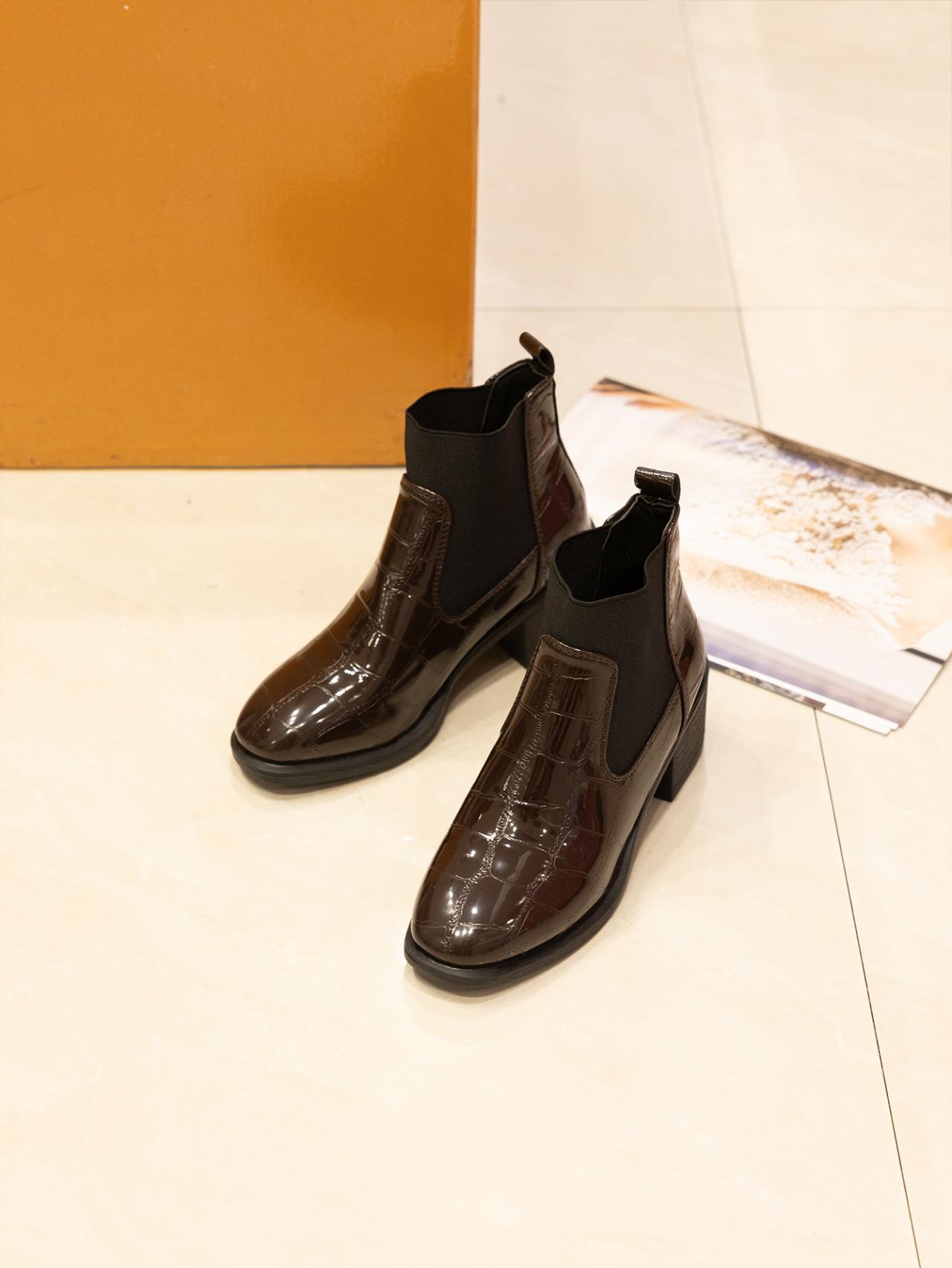 

Женские короткие ботинки новые бархатные маленькие короткие ботинки толстый каблук зимние челси лакированная кожа средней высоты каблук ботинки 39 коричневый