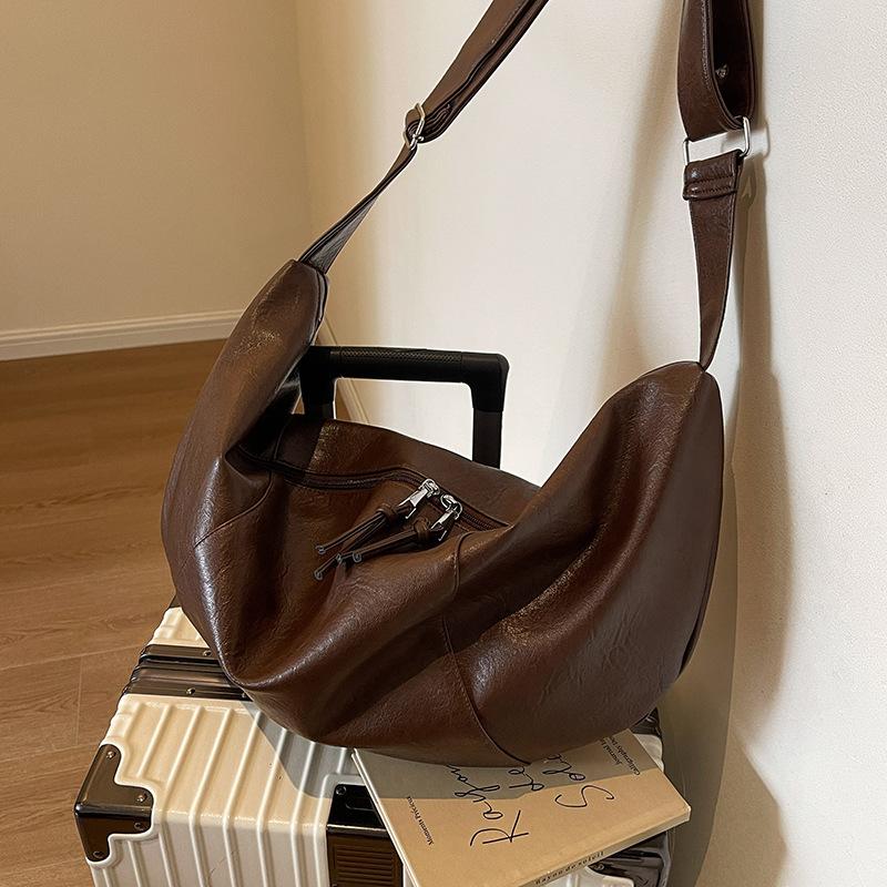 Large capacity bag women's autumn and winter new retro shoulder messenger bag niche texture women's dumpling bag