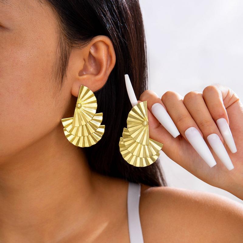 Golden leaf fan texture earrings creative exaggerated retro flower heavy metal wind stud earrings