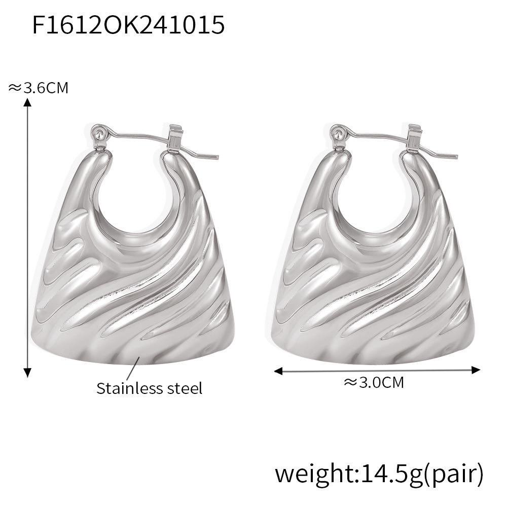 Qiong Yao Gold Plated Stainless Steel Hollow Patterned Ear Clip Earrings