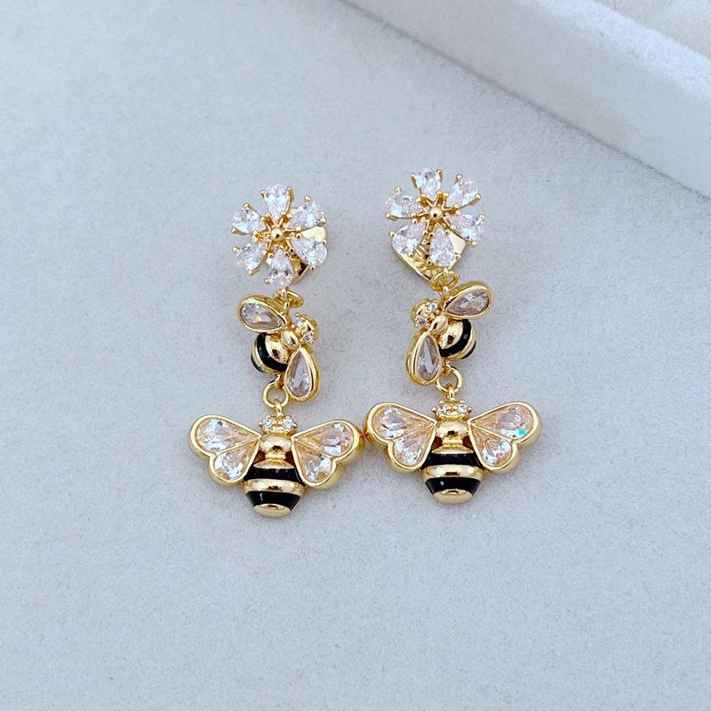 

Exquisite Irregular Bee-Shaped Zircon Enamel Earrings