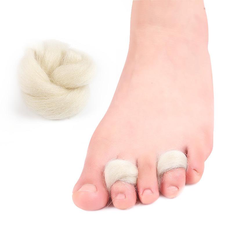 

Wool Soft Overlapping Split-Toe Separator with Sweat-Absorbing Breathable Pad and Anti-Abrasion Corn Clip One Size белый