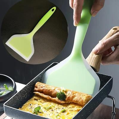 Hitzebeständiger Silikonspatel mit ergonomischem Griff zum einfachen Wenden
