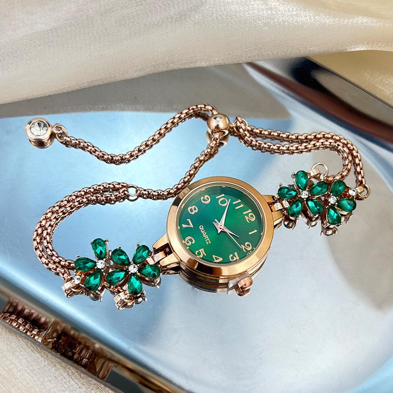Diamond-set Flowers Colored Diamonds Simple Fashion Pull-up Bracelet Watch Ladies Watch