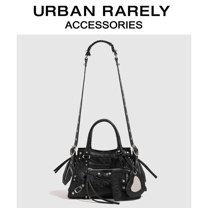 Personalized Rivet Motorcycle Bag Sweet and Cool Handbag Niche Genuine Leather Bag Women's New Trendy Single Shoulder Crossbody Bag