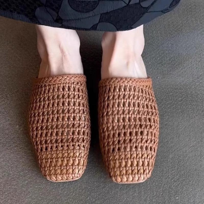 Fashion Ladies Shoes 2025 Closed Toe Women's Slippers Fashion Outdoor Casual New Hollow Out Light Soft Bottom Best Seller Flat Slippers