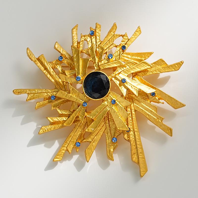 Bo Xin Yun Vintage Geometric Sun Brooch with Artificial Gem Inlays