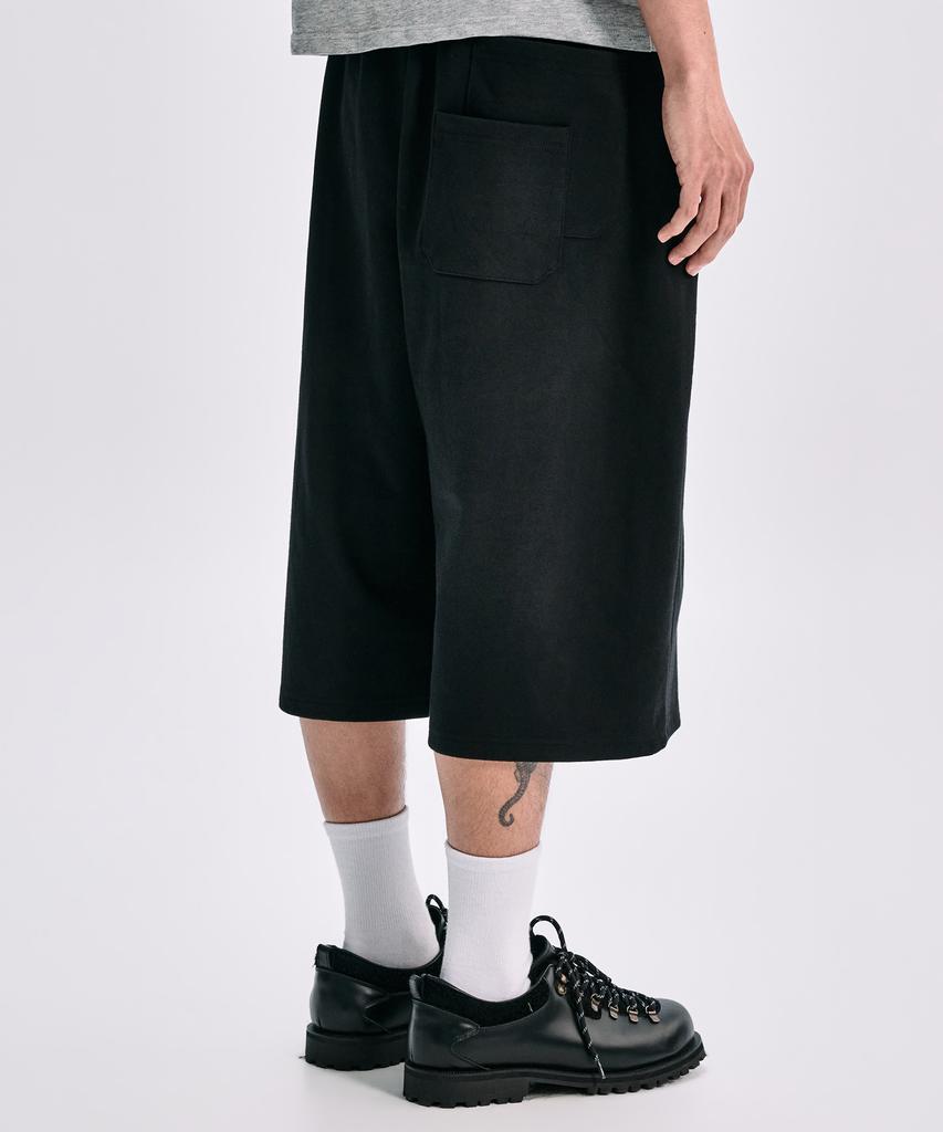 TAKEASY One-Pleat Dual-Pocket Sweat Shorts (Black)