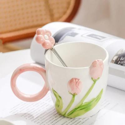 500ml 3D Lale Desen Seramik Kupa Kaşıklı El Oyması Rahat Saplı Kahve Kupası Kahvaltı Sütü Yulaf Ezmesi Kupası Kız Hediyesi