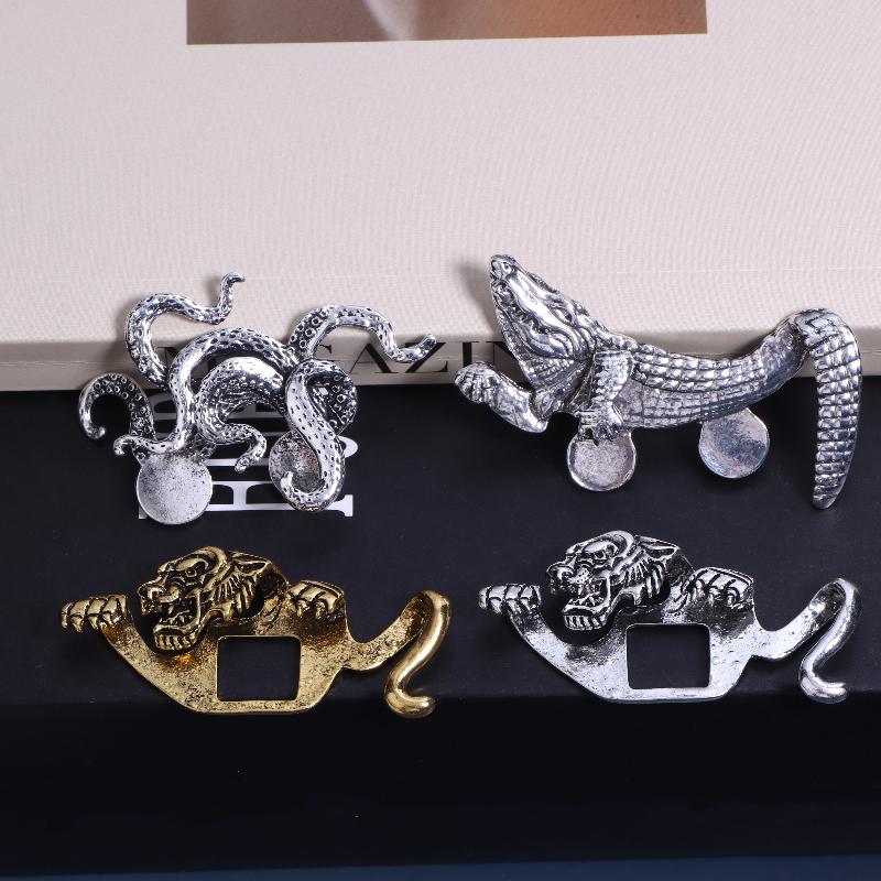 Vintage Crocodile Tiger Shaped Engraved Men's Suit Lapel Pin Classic Formal Accessory Pins For Men Suits