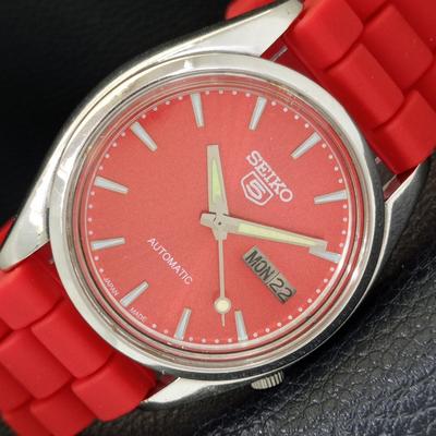 VINTAGE SEIKO 5 AUTOMATISK 7009A JAPAN HERREUR RØD FARGE SKIVE a701578-5