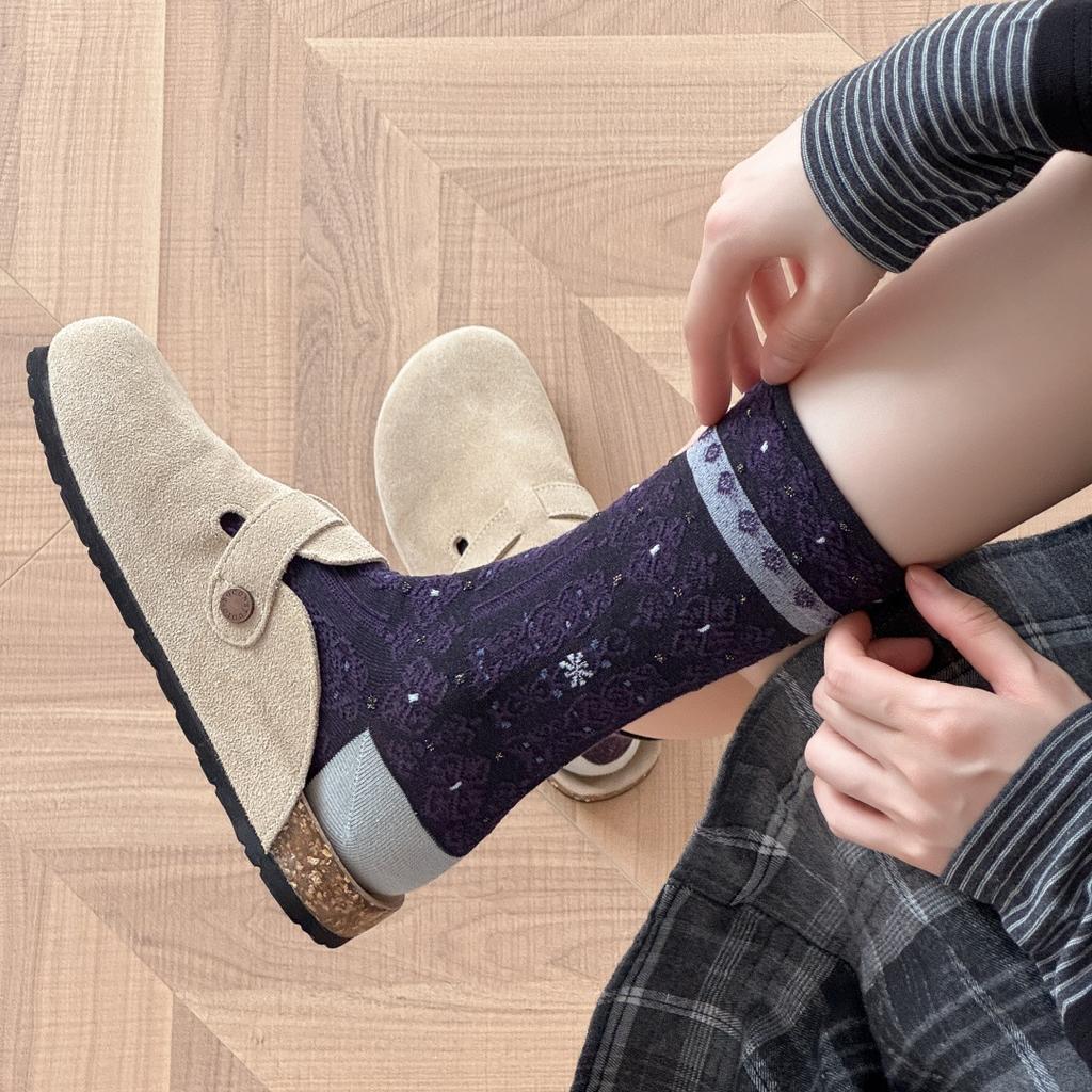 Retro Ethnischer Stil Damen Socken Herbst und Winter Literarisch und Künstlerisch Mittellange Baumwollsocken Dreidimensionale Reliefstrümpfe Hof